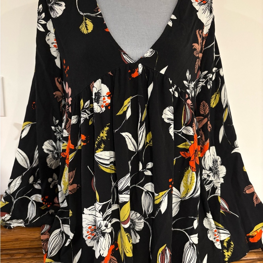 Free People women’s floral v-neck baby doll style blouse size medium